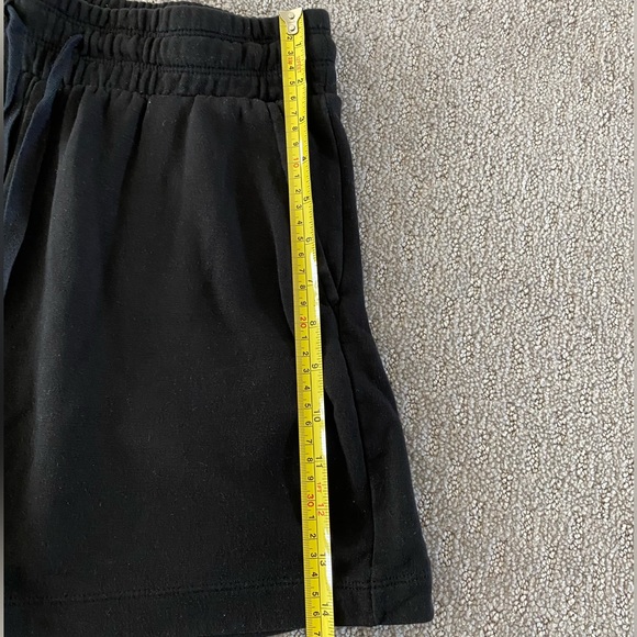 Lou & Grey Signature Soft Shorts in Black - Picture 7 of 8